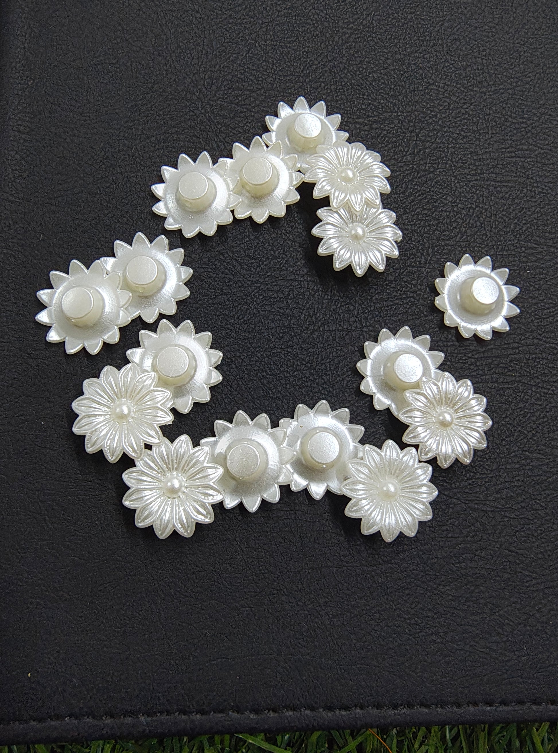 Acrylic pearl flower beads