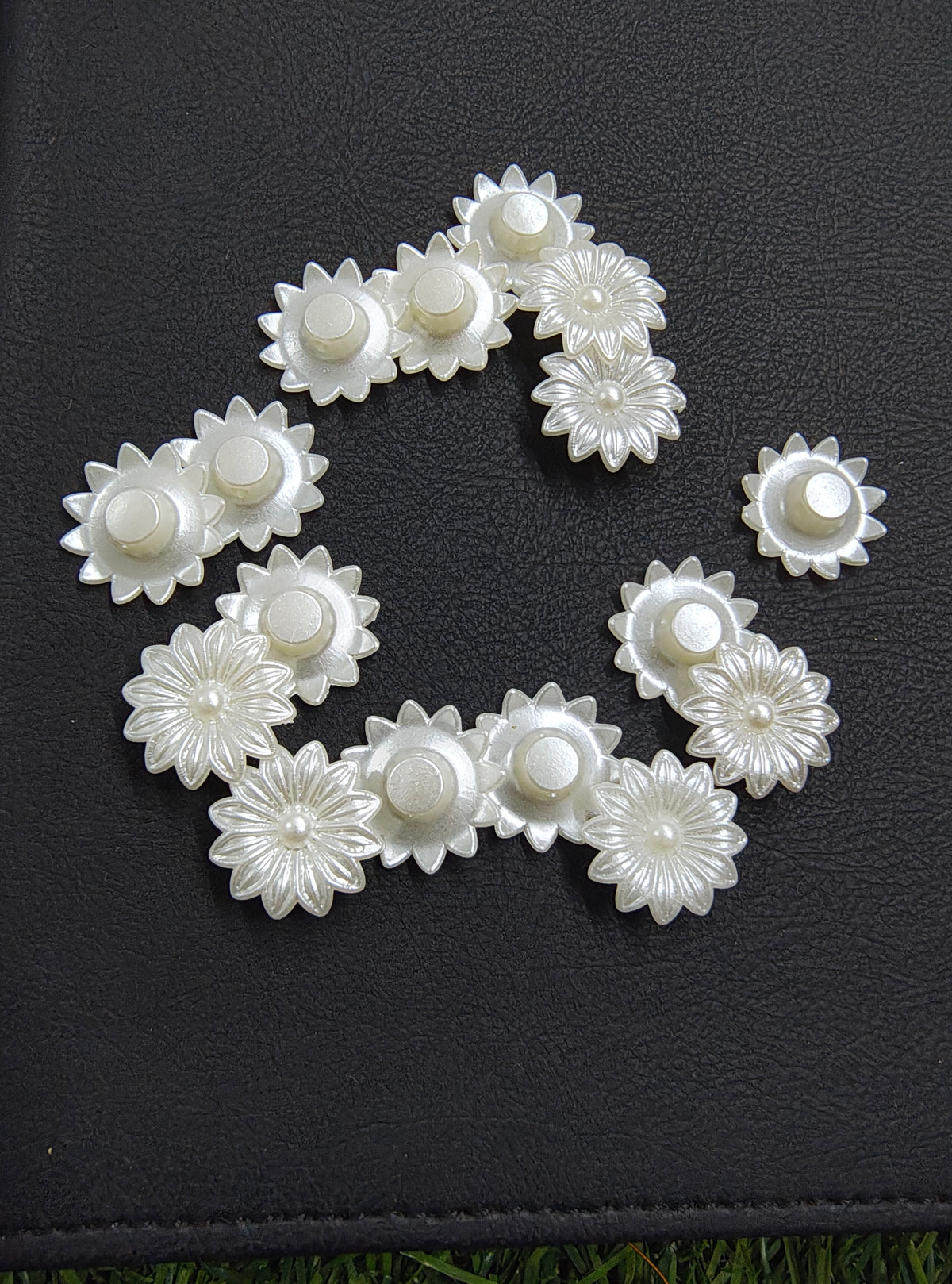 Acrylic pearl flower beads (APB3026)