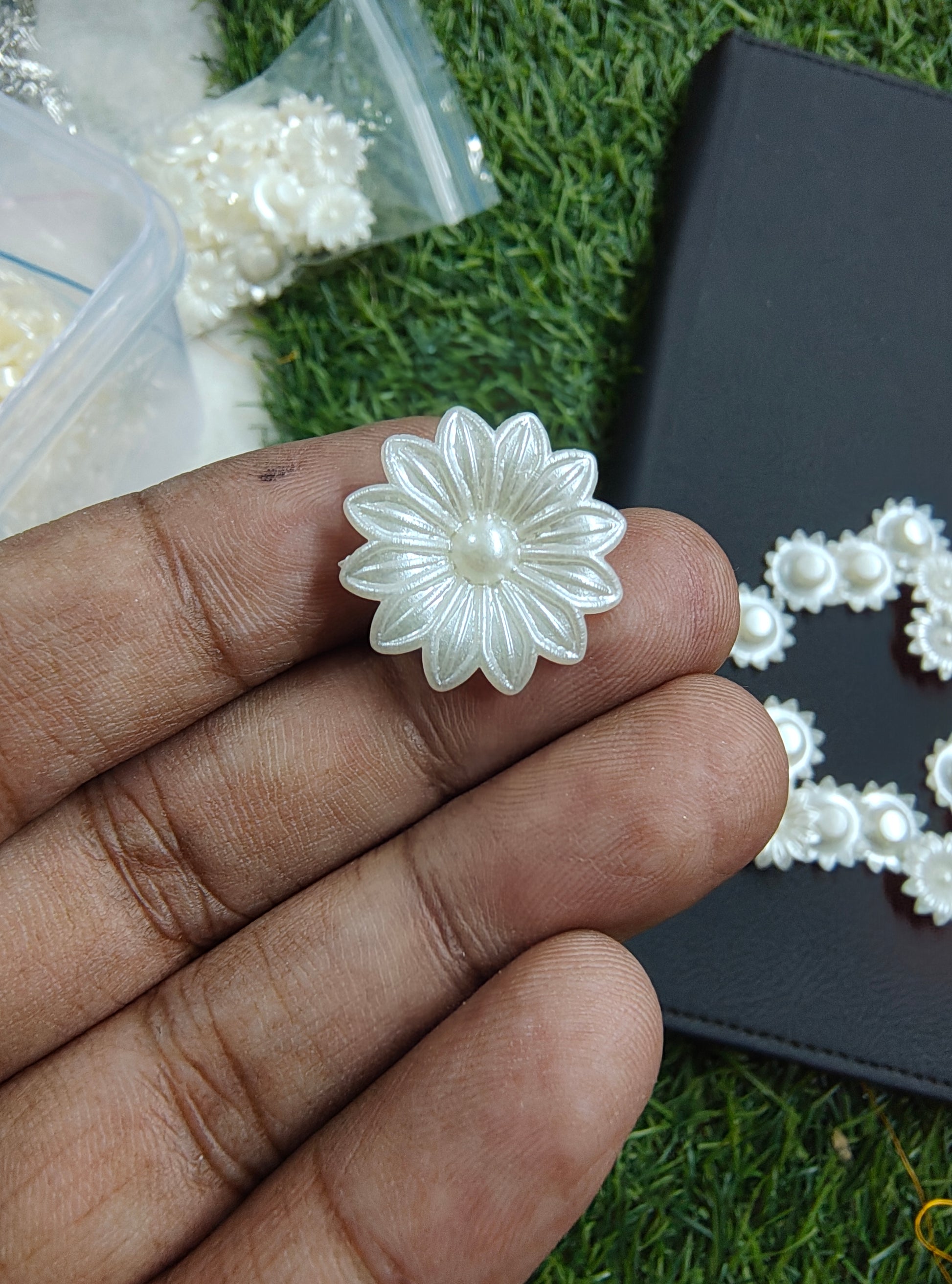Acrylic pearl flower beads