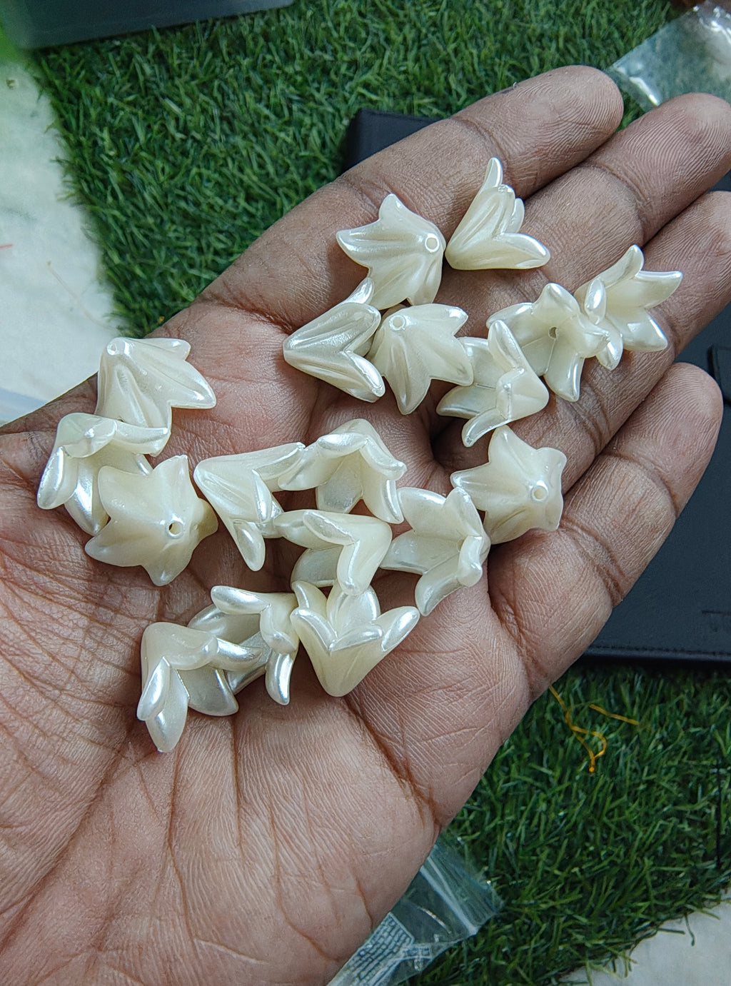Acrylic pearl flower beads