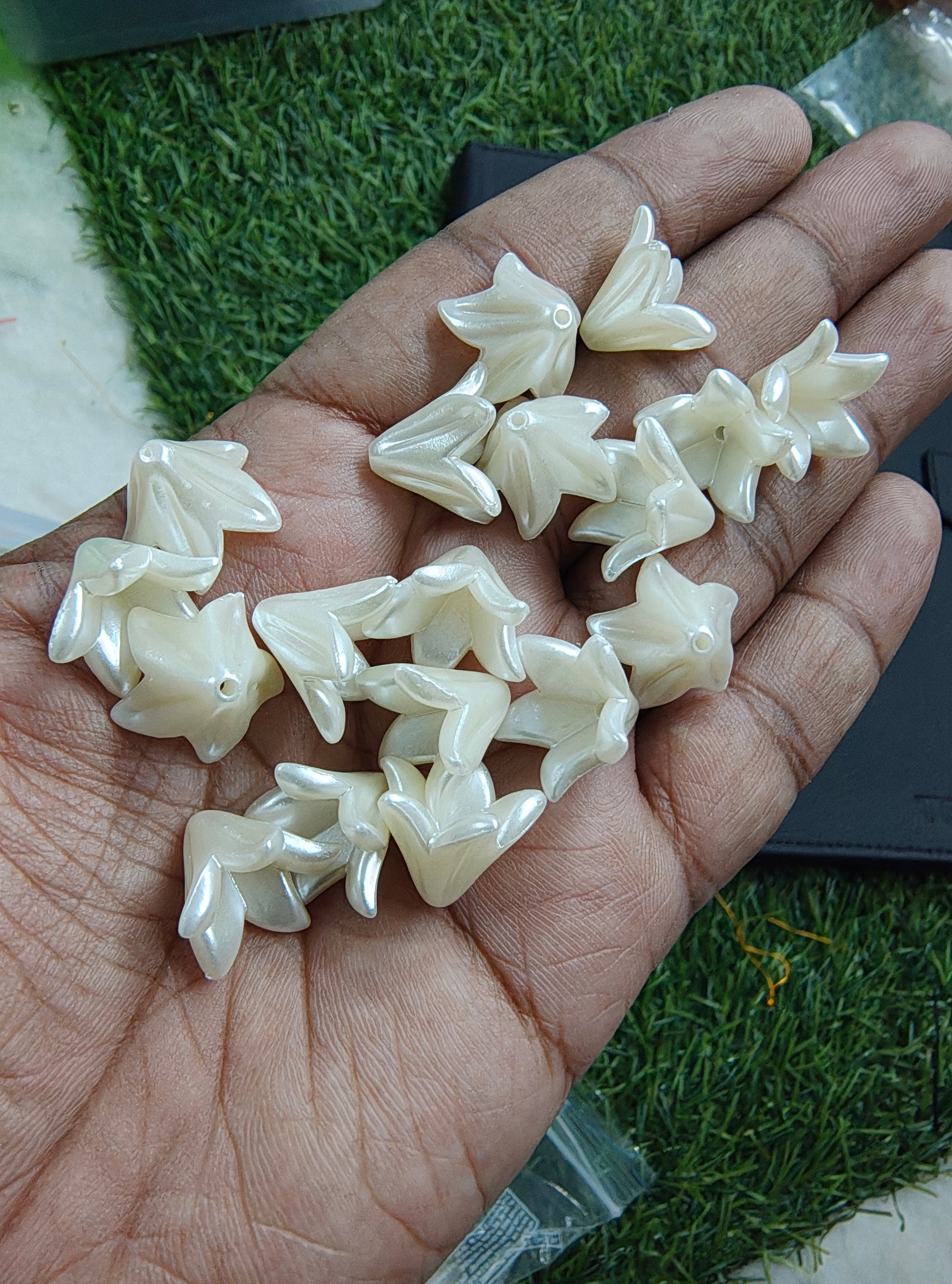 Acrylic pearl flower beads