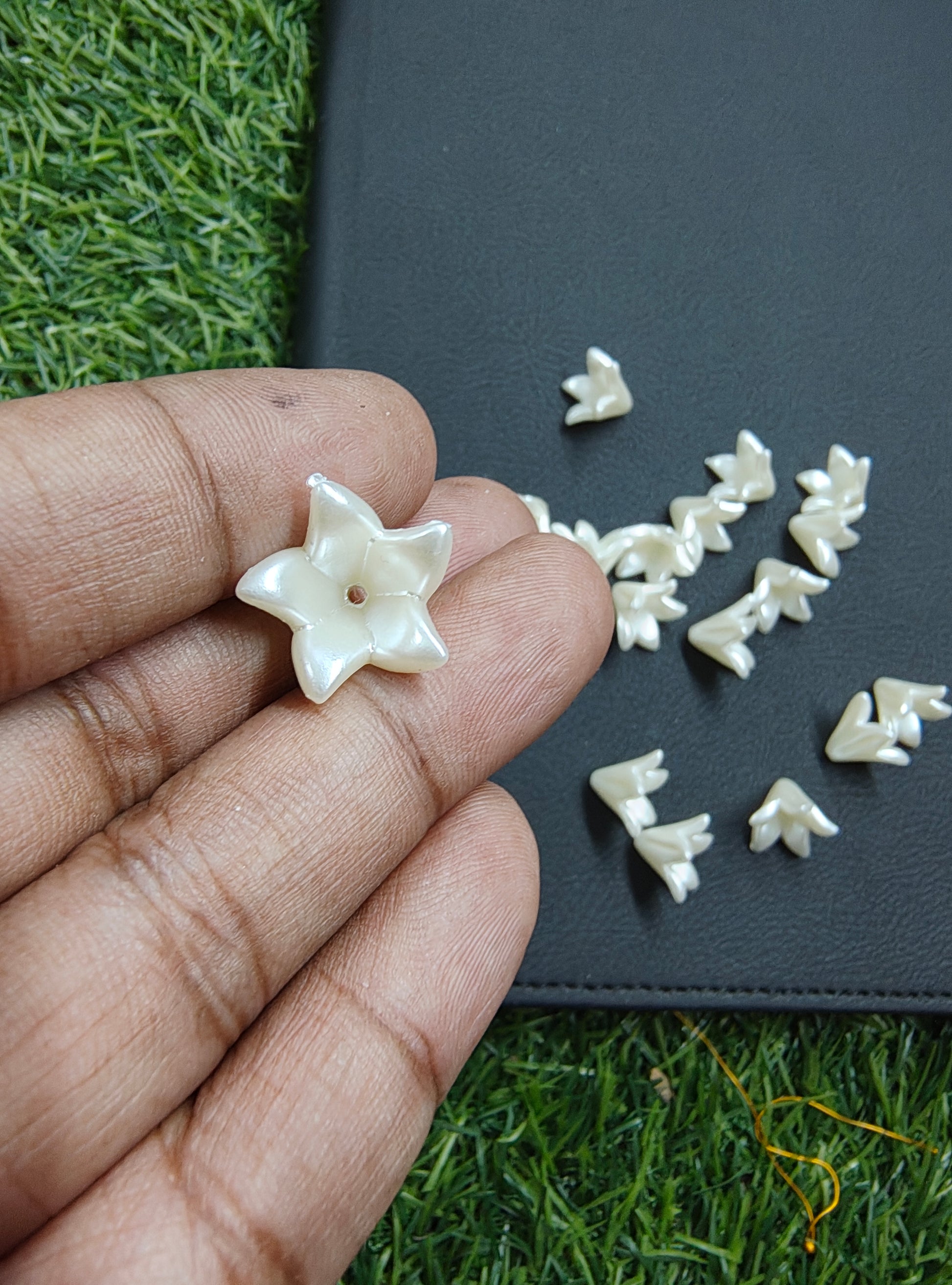 Acrylic pearl flower beads