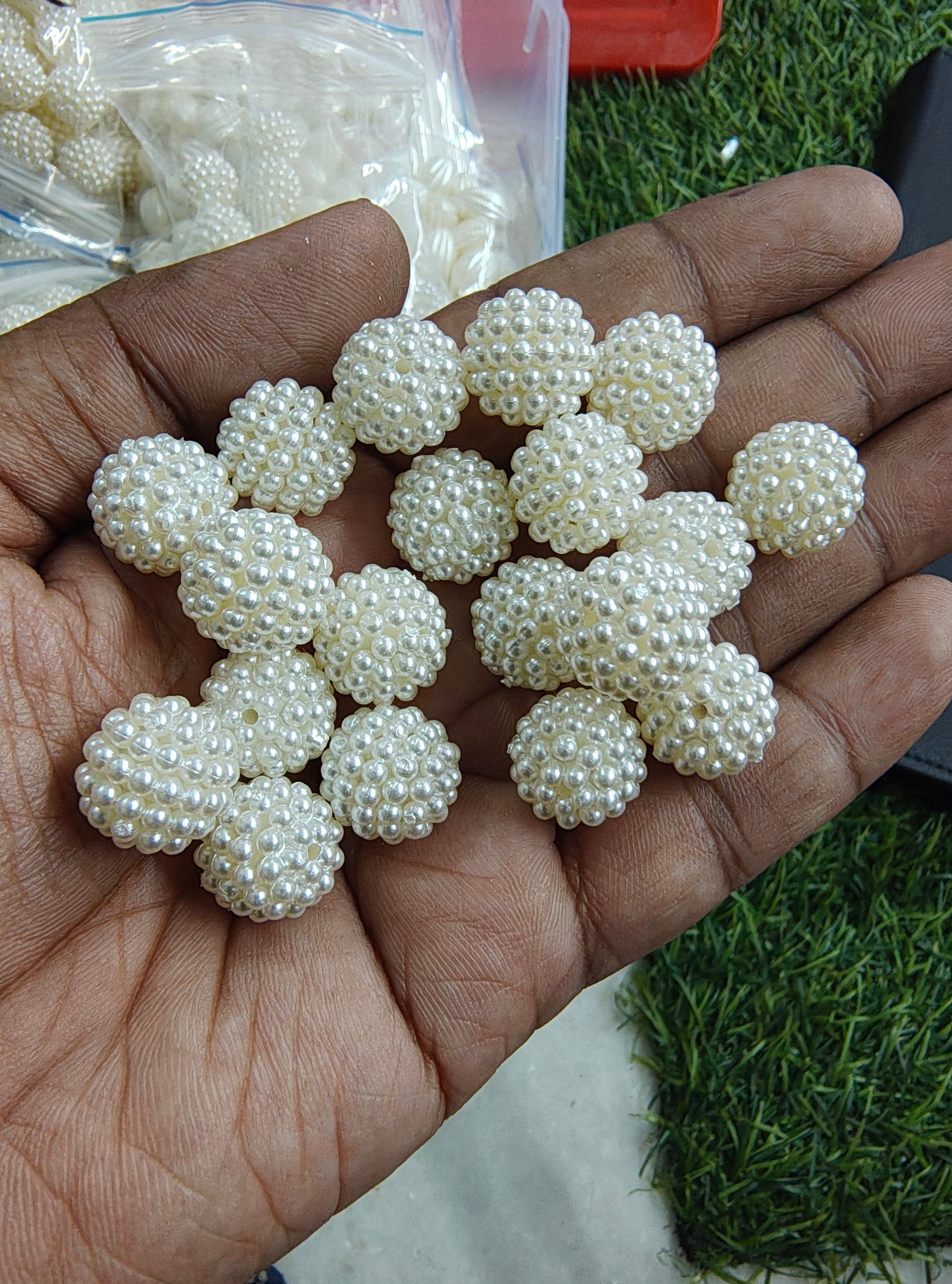 Pearl dott ball beads
