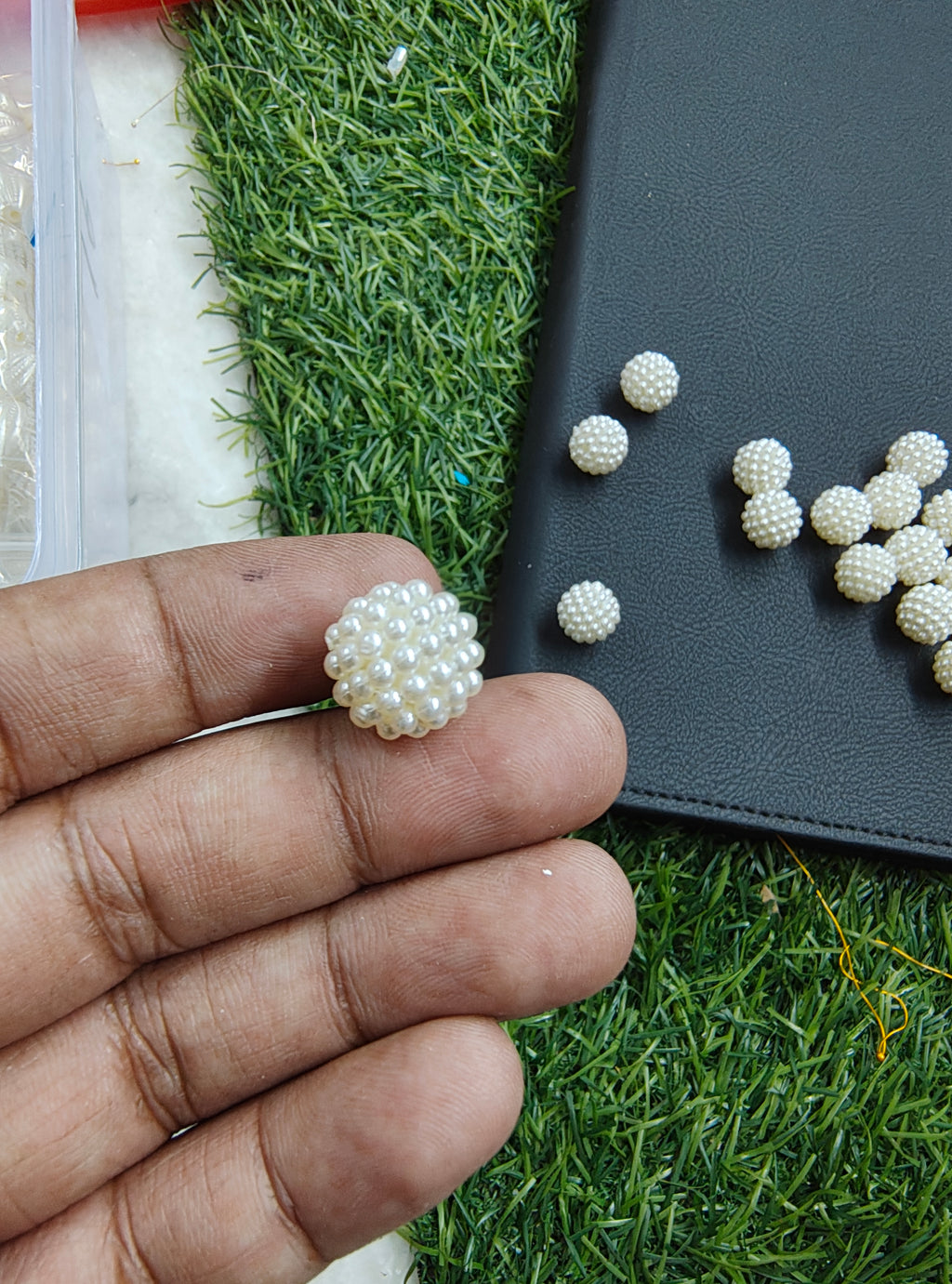 Pearl dott ball beads
