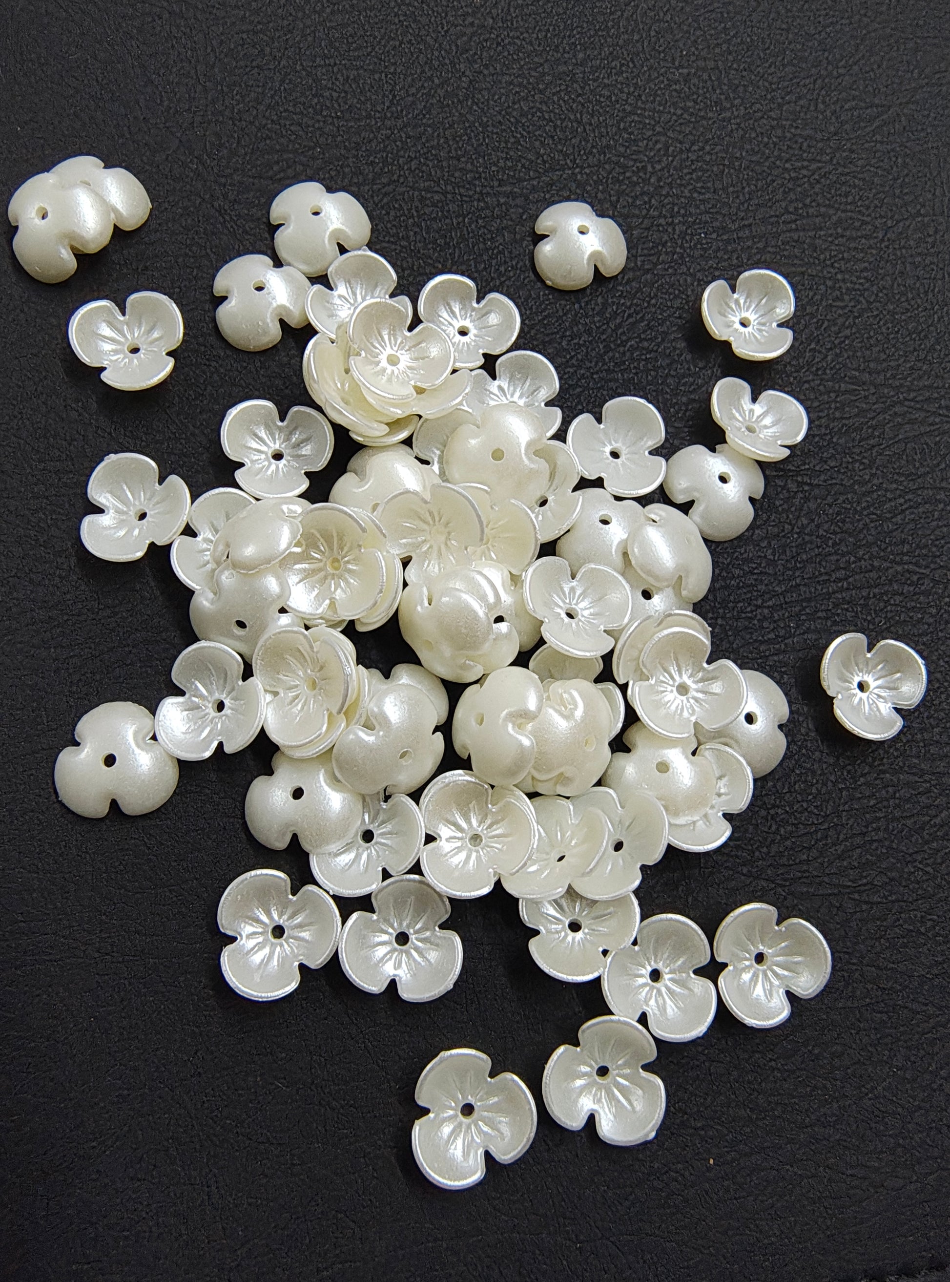 Small acrylic pearl flower beads