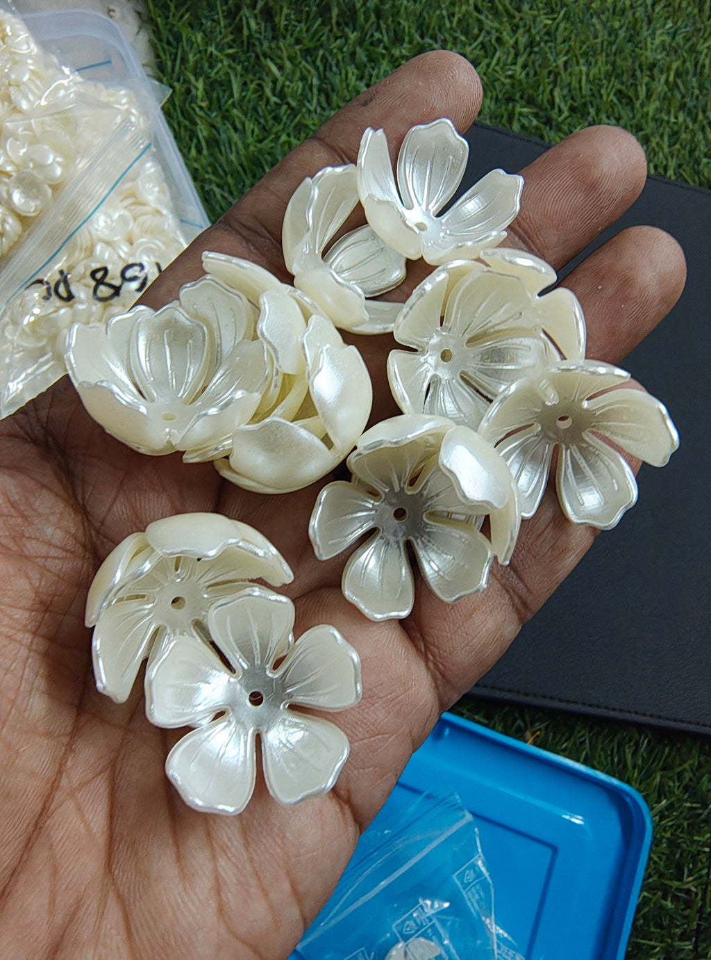 Big acrylic pearl flower beads