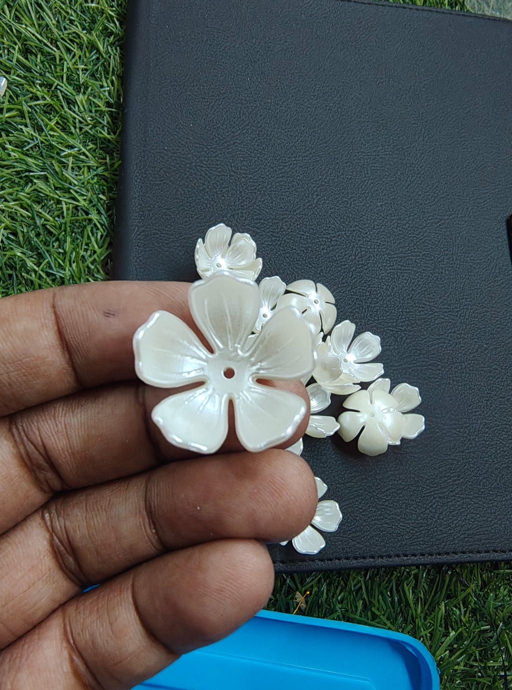 Big acrylic pearl flower beads