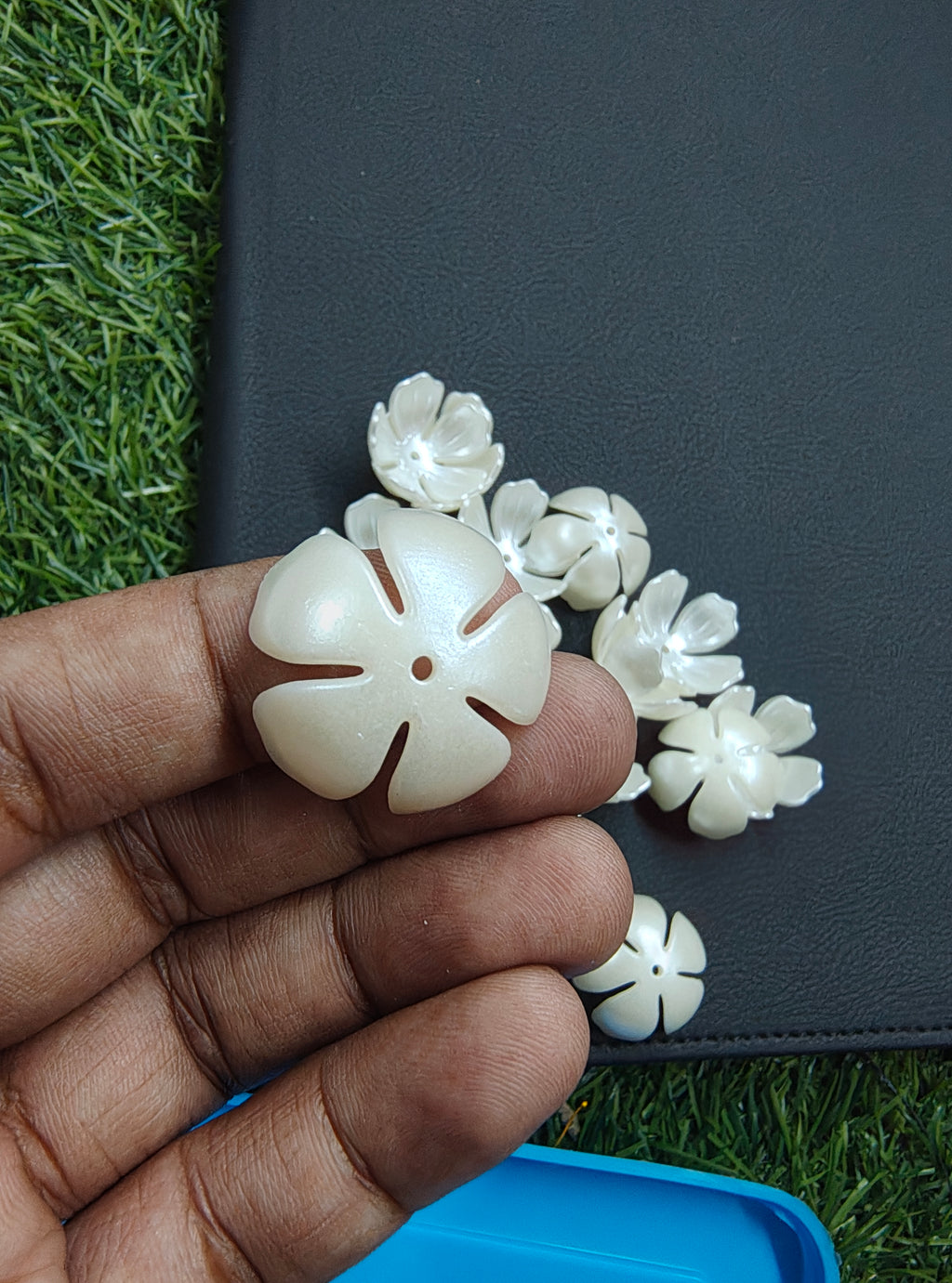 Big acrylic pearl flower beads