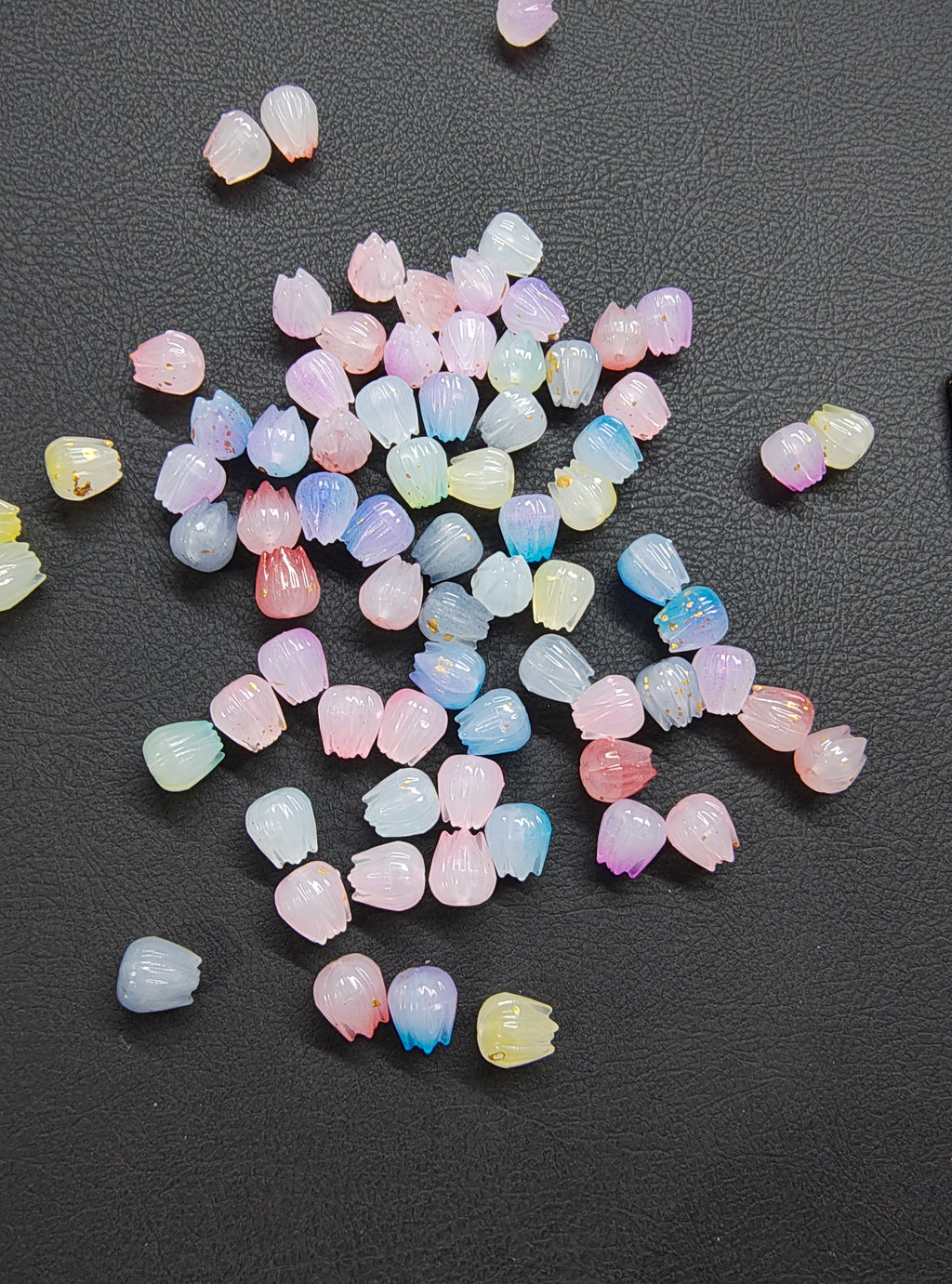 Acrylic tulip beads (AB2141)
