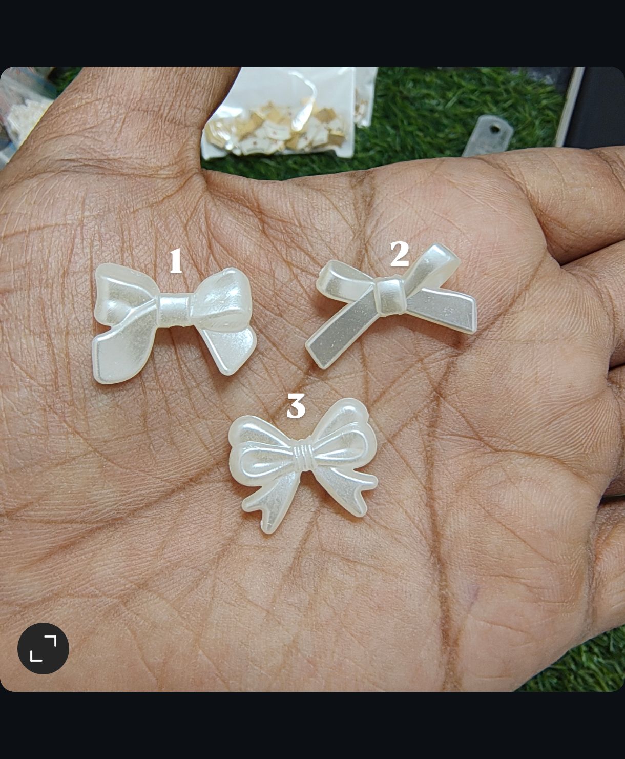 Medium size pearl bow beads 20mm approx ( APB3005 )