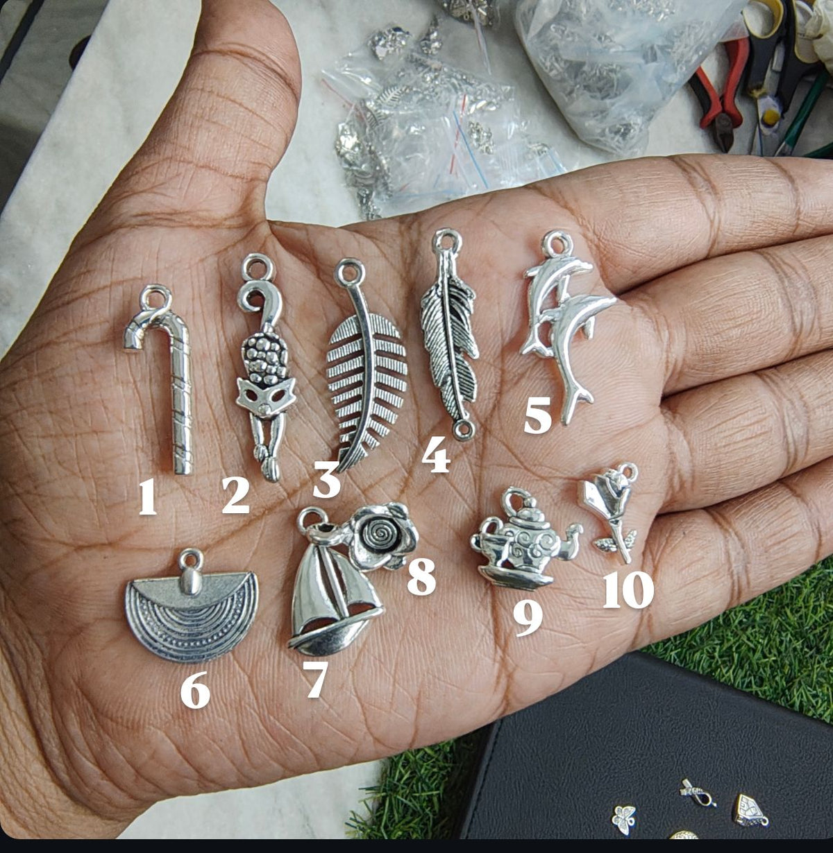 Silver metal charm ( MTC7041 )