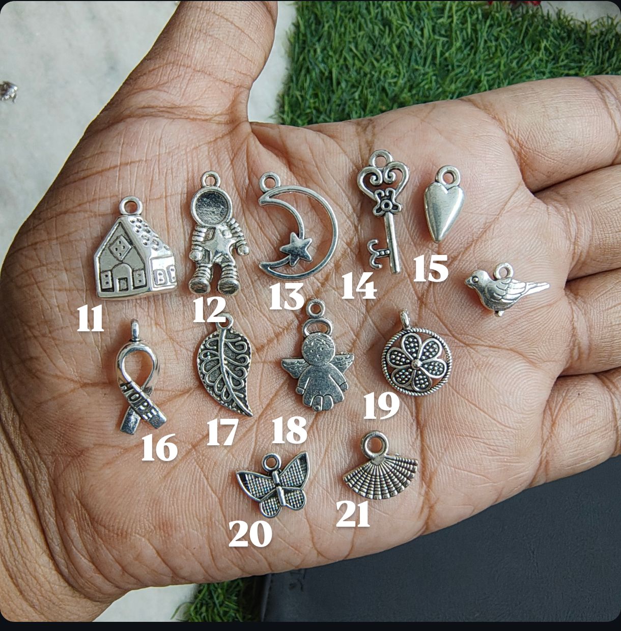 Silver metal charm ( MTC7041 )