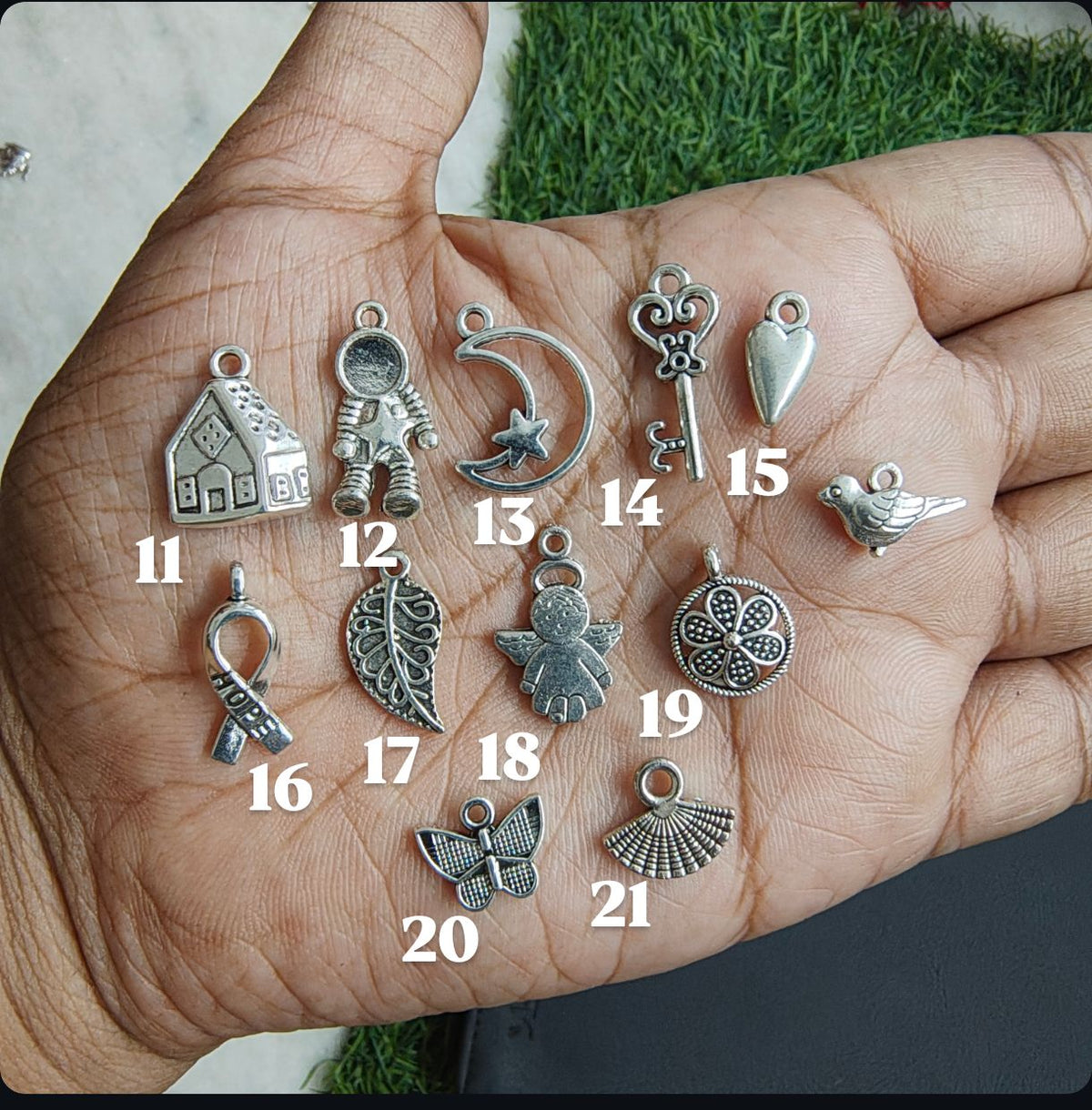 Silver metal charm ( MTC7041 )