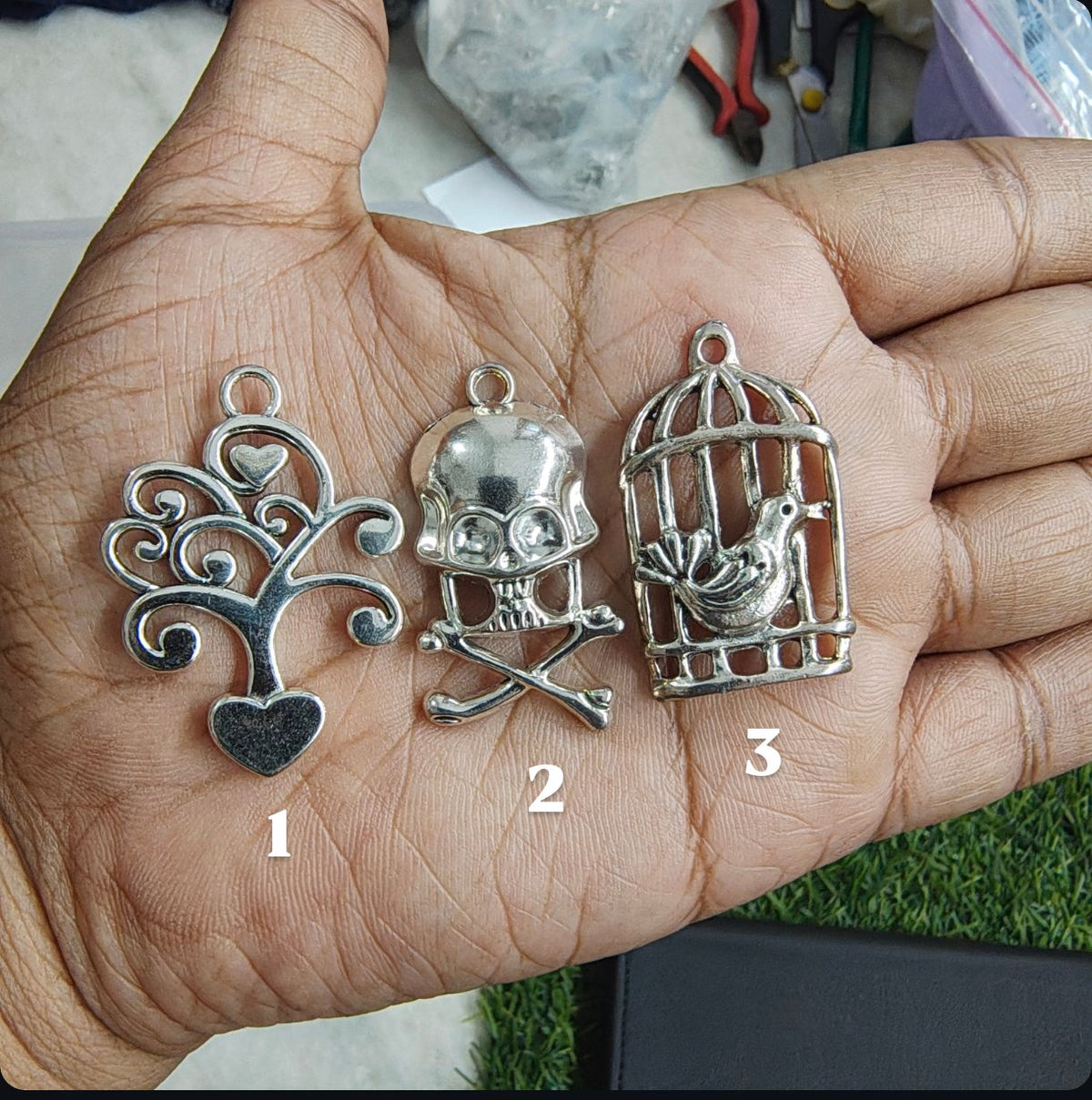 Silver metal charm ( MTC7035 )