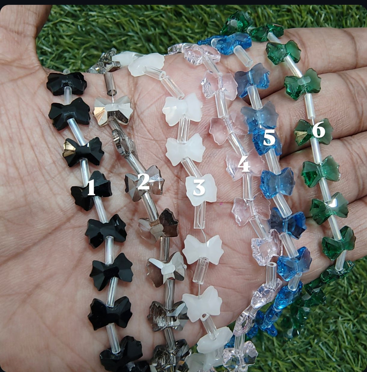 Small glass bow beads (GB4042)