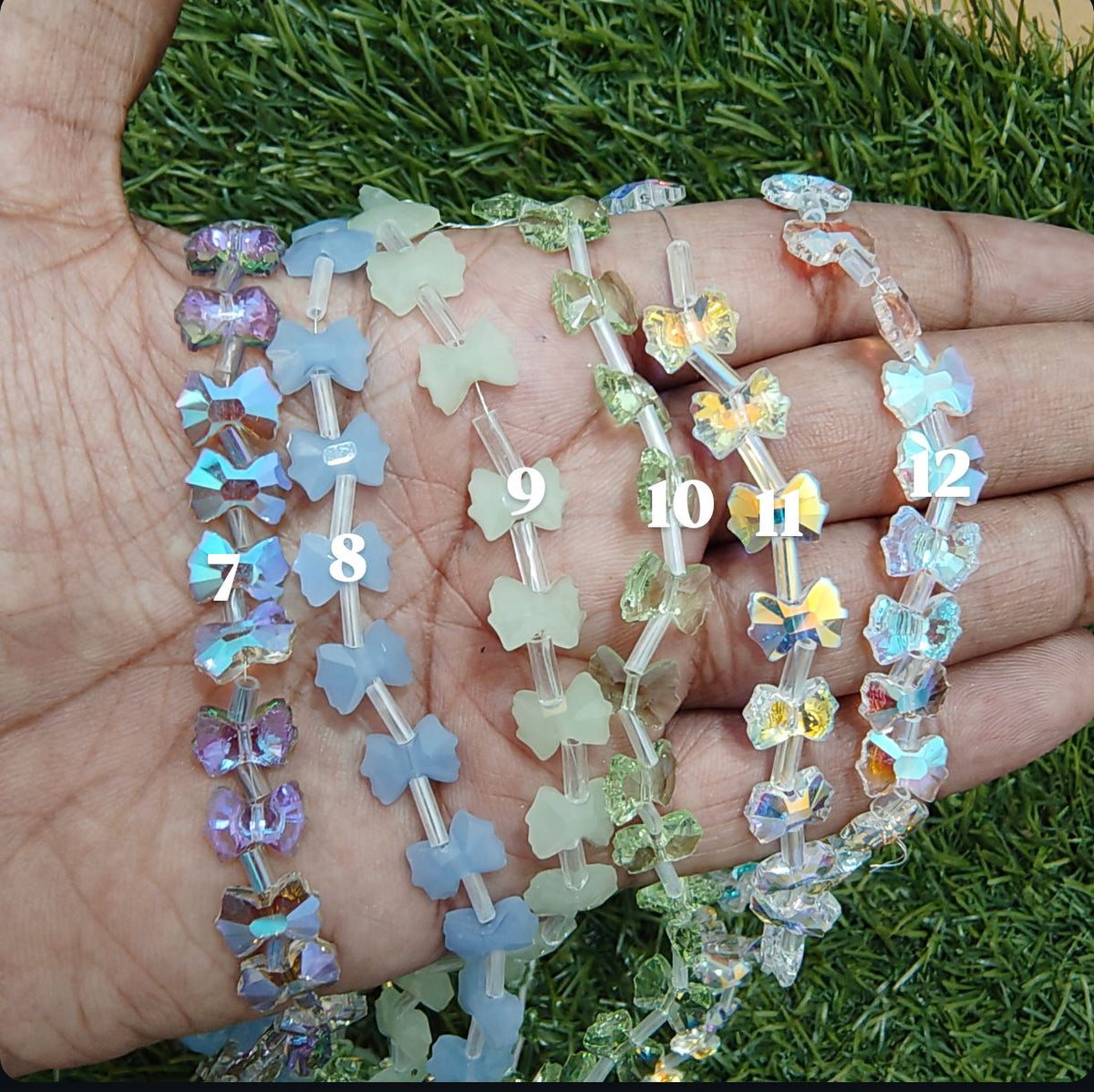Small glass bow beads (GB4042)
