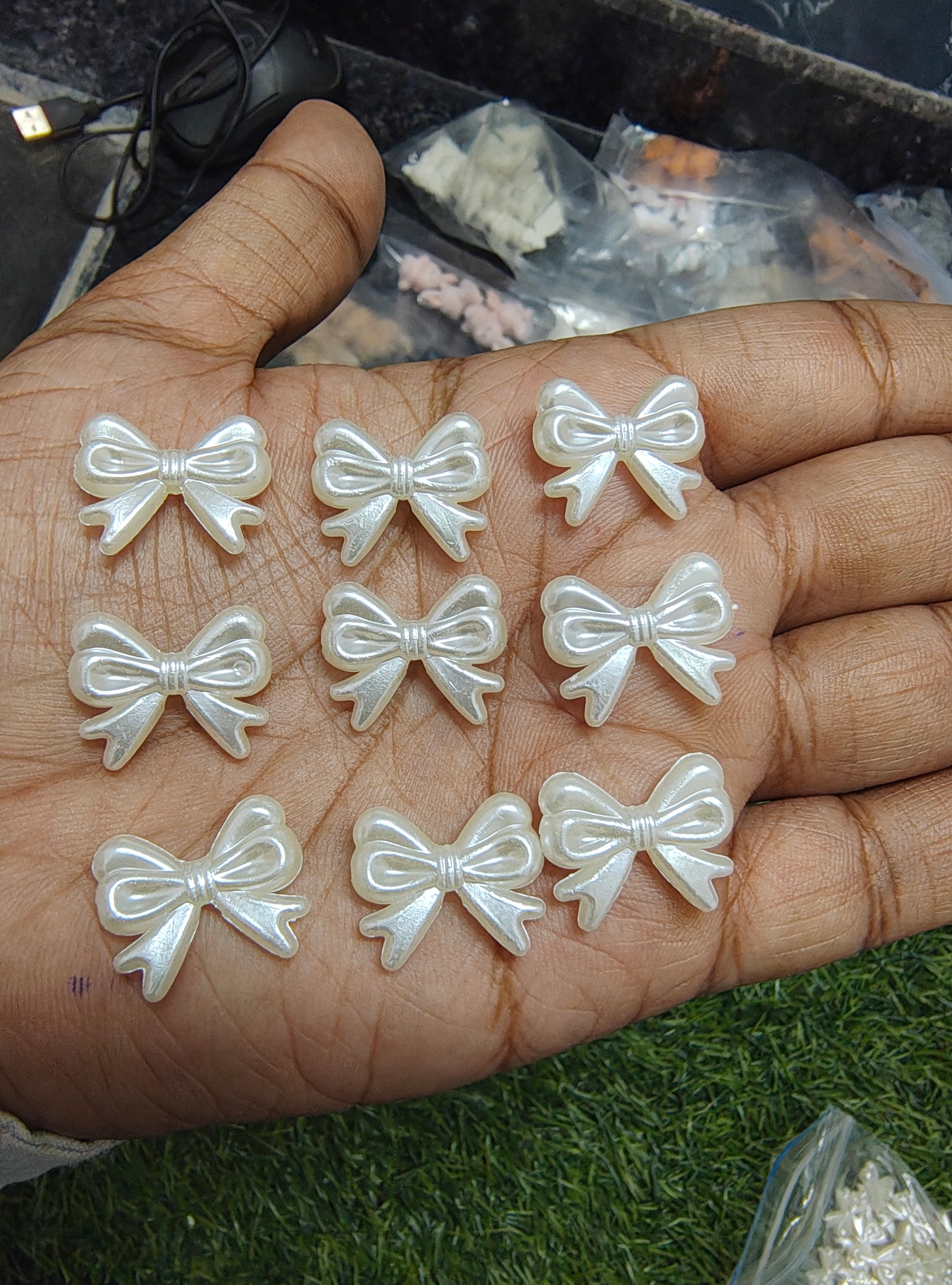 Medium size pearl bow beads