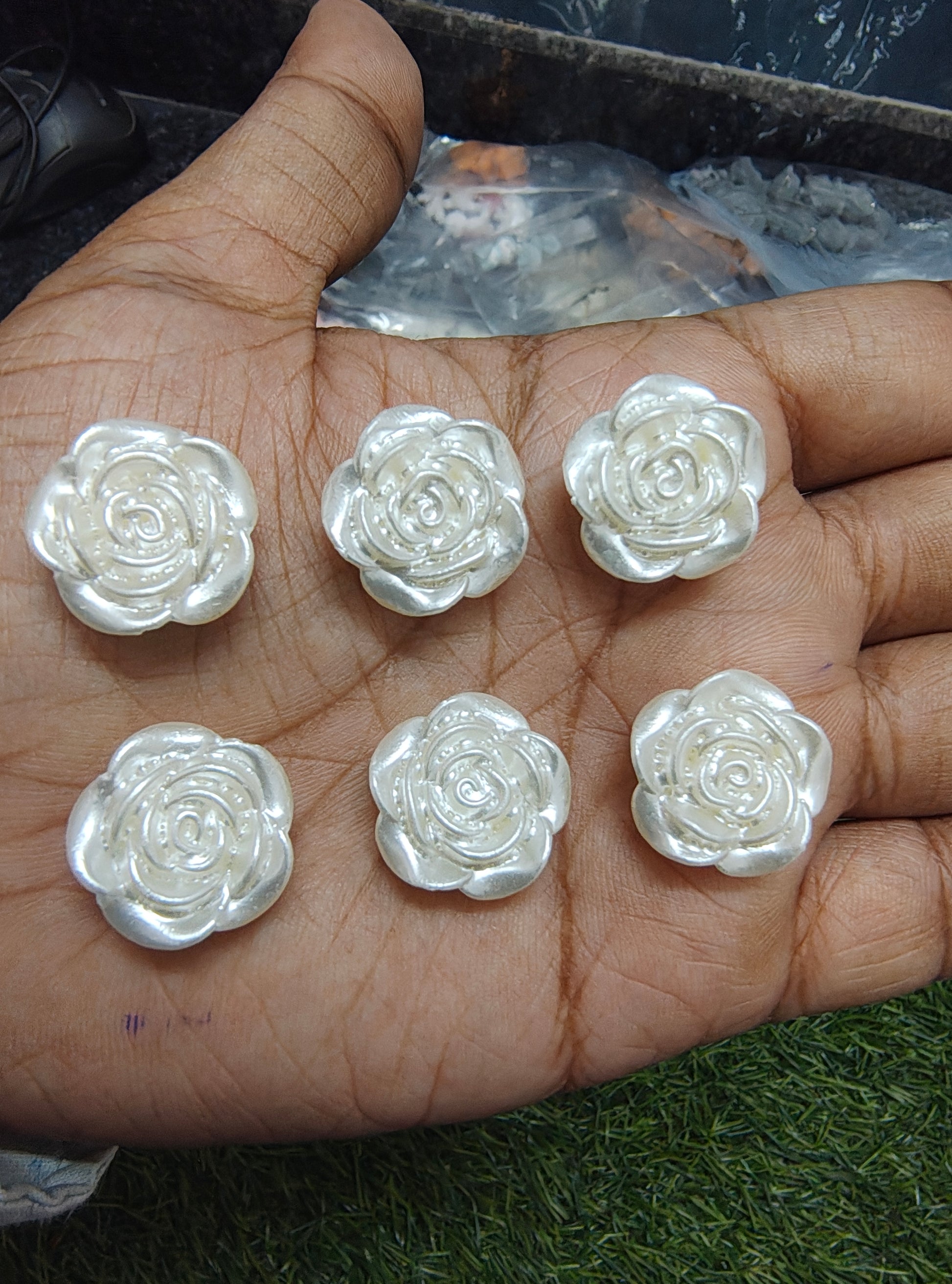 Acrylic pearl rose beads