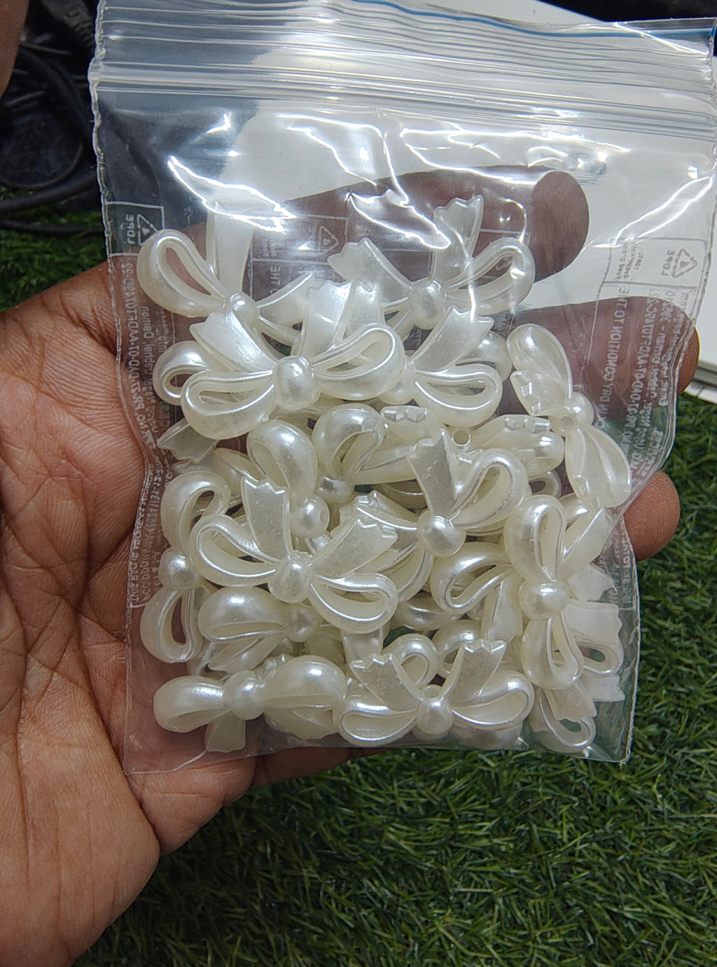 Acrylic Pearl bow beads ( 201)